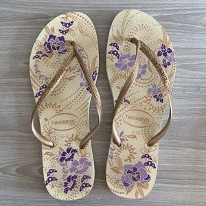 Havaianas | Purple and Gold Floral Flip Flops